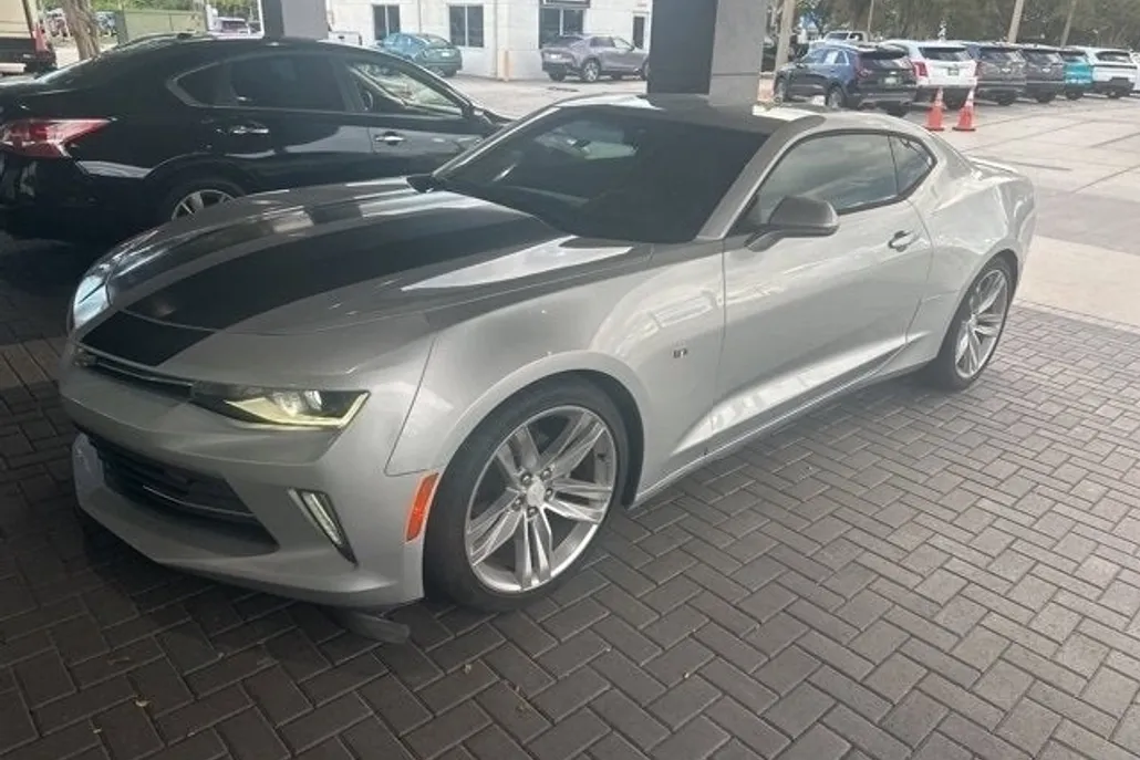 2017 Chevrolet Camaro 1LT photo 1