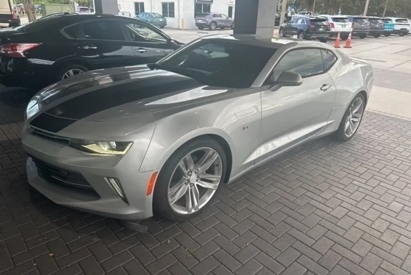 2017 Chevrolet Camaro 1LT photo 1