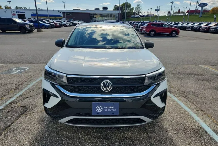 2022 Volkswagen Taos S photo 1