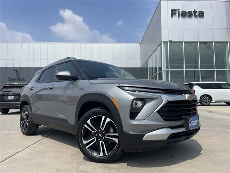 2025 Chevrolet Trailblazer LT photo 1