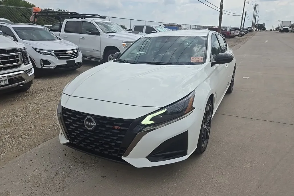 2024 Nissan Altima 2.5 SR photo 1
