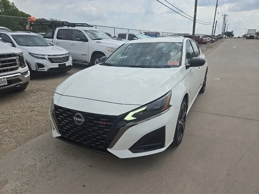 2024 Nissan Altima 2.5 SR photo 1