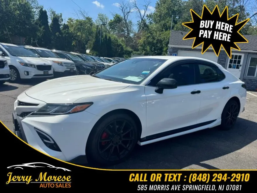2018 Toyota Camry XLE photo 1