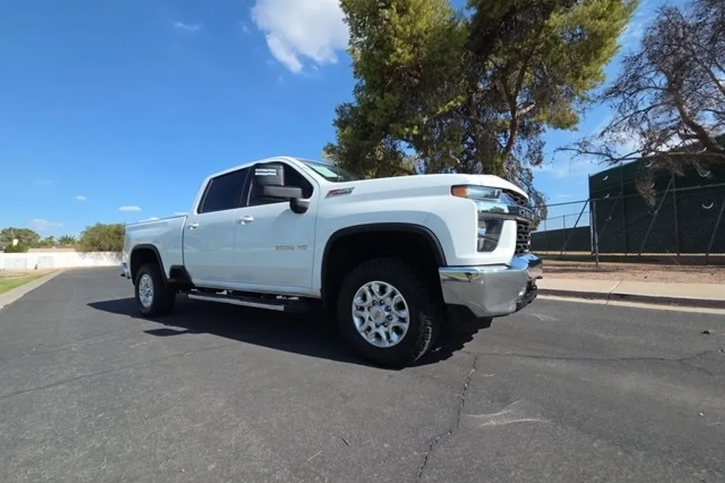 2023 Chevrolet Silverado 2500HD LT photo 1