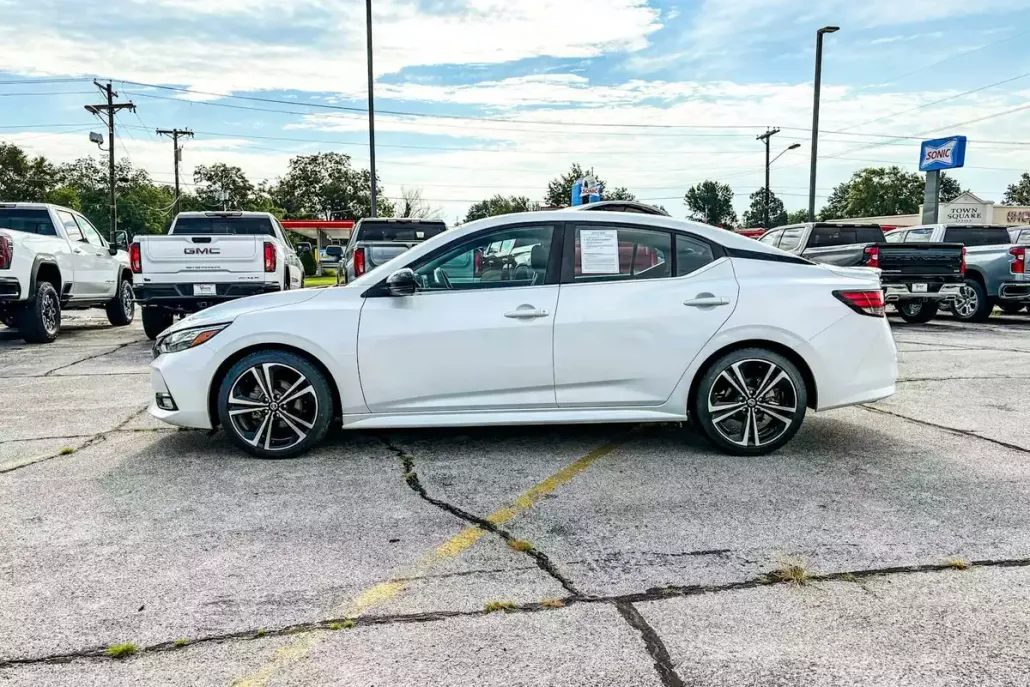2021 Nissan Sentra SR photo 1