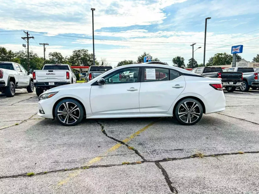 2021 Nissan Sentra SR photo 1