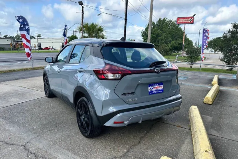 2023 Nissan Kicks SV photo 1