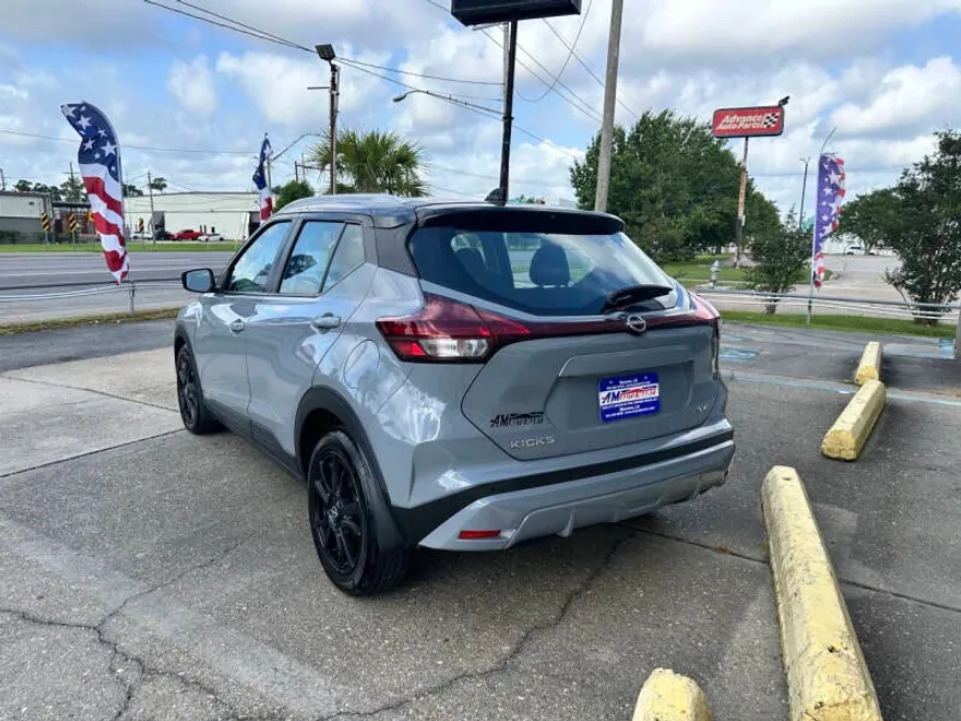 2023 Nissan Kicks SV photo 1