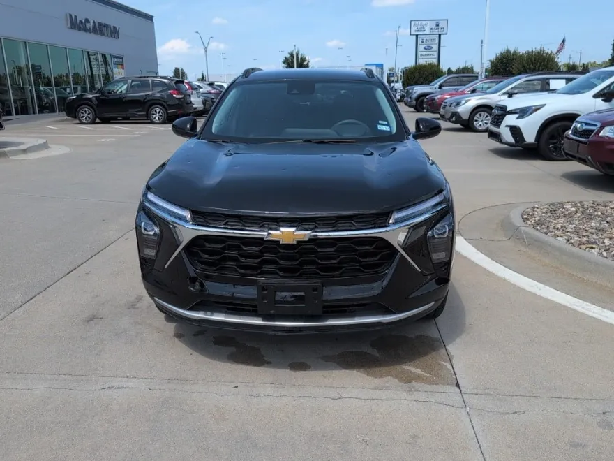 2025 Chevrolet Trax LT photo 1