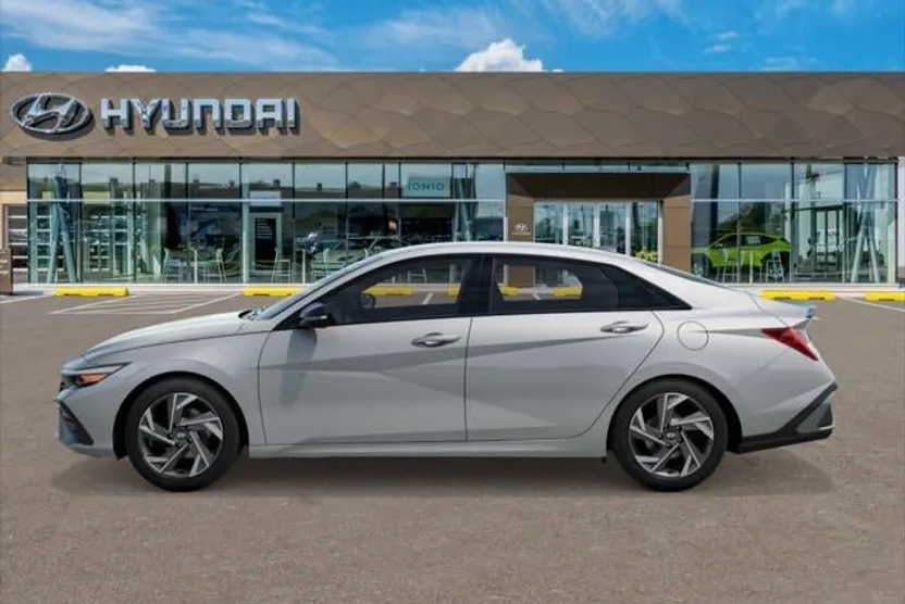 2025 Hyundai Elantra SEL Sport photo 1