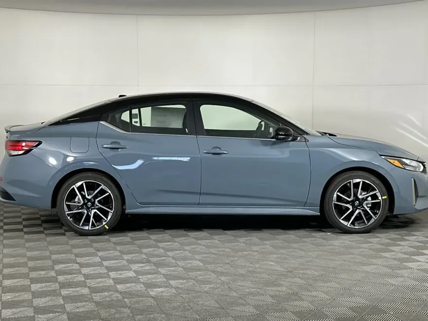 2025 Nissan Sentra SR photo 1
