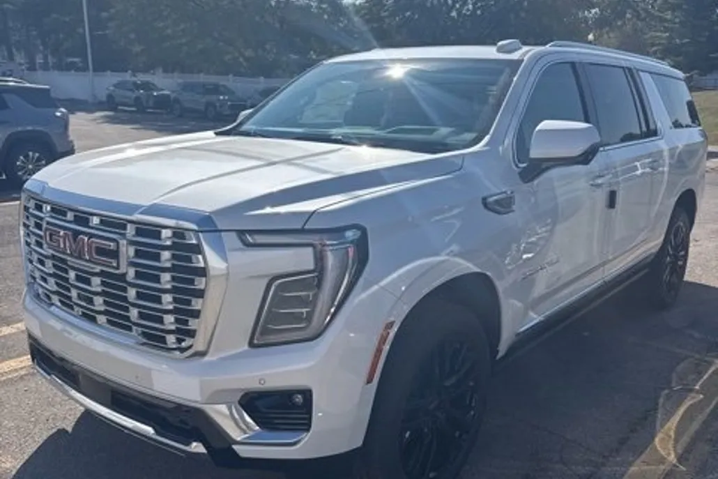 2025 Gmc Yukon XL Denali photo 1