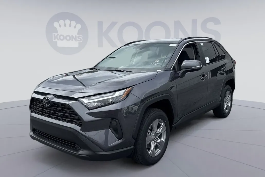 2025 Toyota RAV4 XLE photo 1
