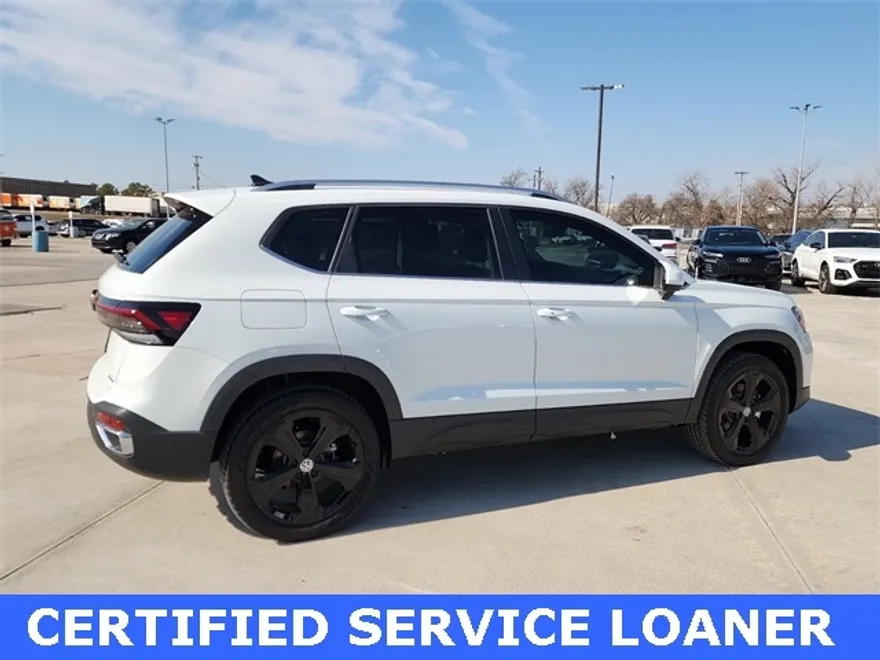 2025 Volkswagen Taos SEL photo 1