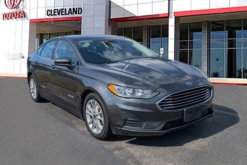 2019 Ford Fusion Hybrid SE photo 1