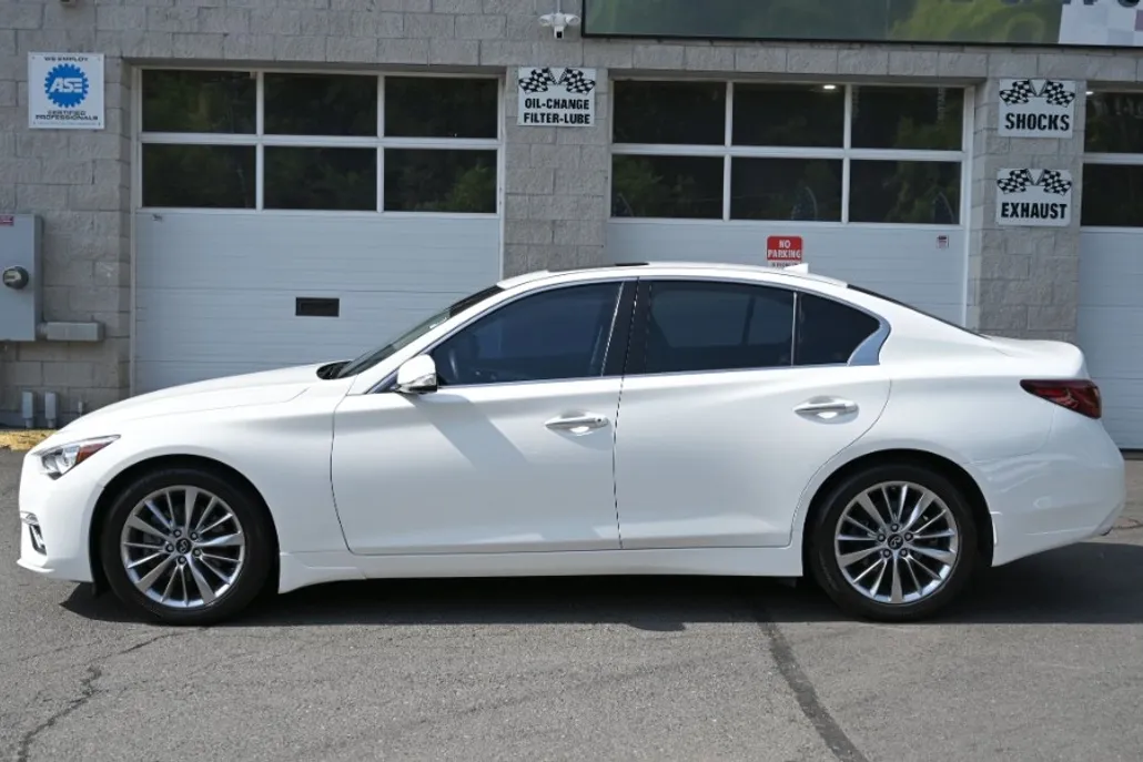 2022 Infiniti Q50 LUXE AWD photo 1