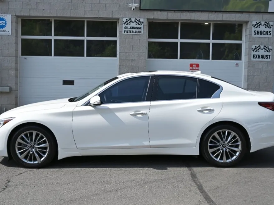 2022 Infiniti Q50 LUXE AWD photo 1