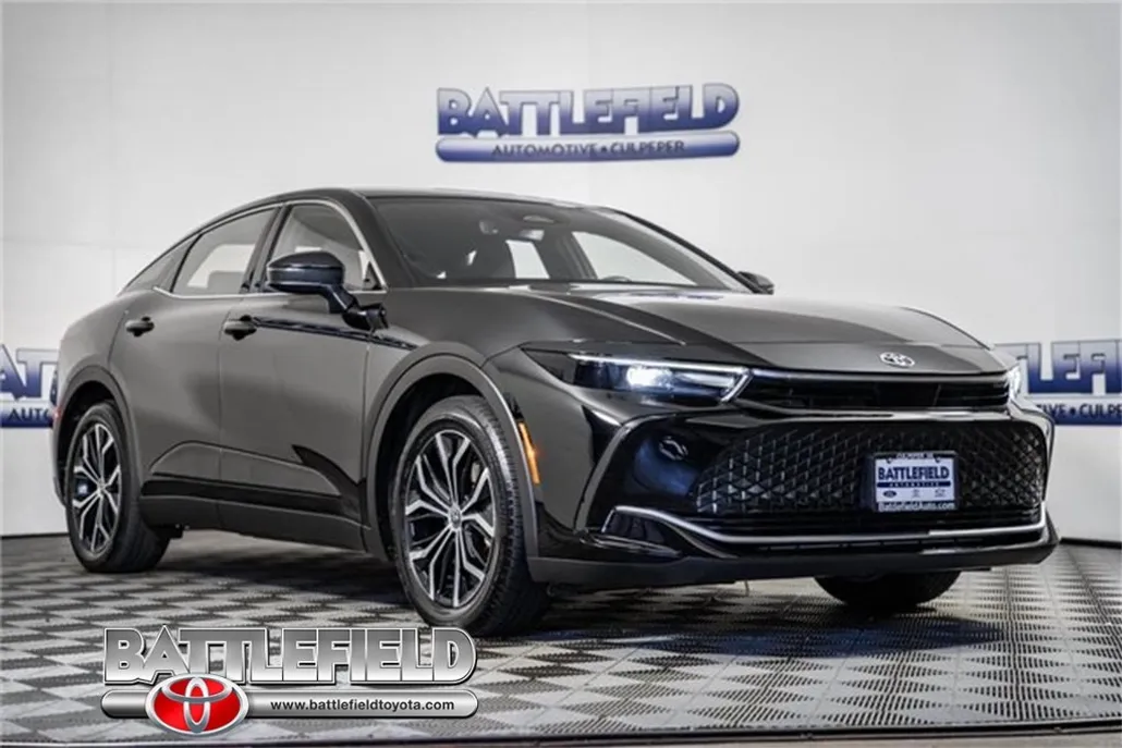2024 Toyota Crown XLE photo 1