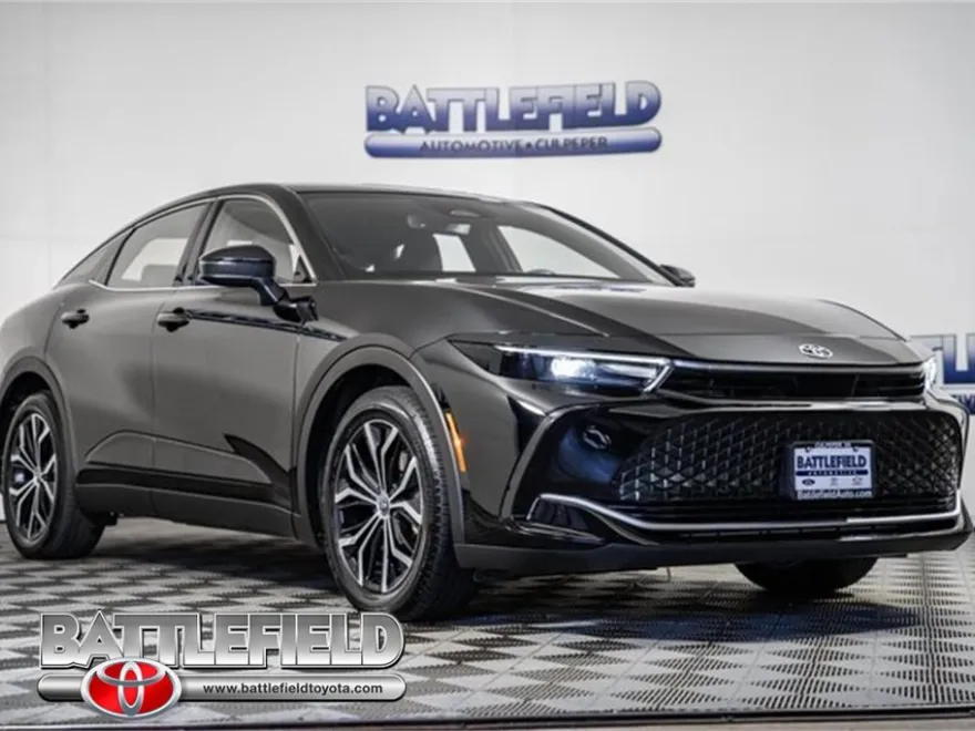2024 Toyota Crown XLE photo 1