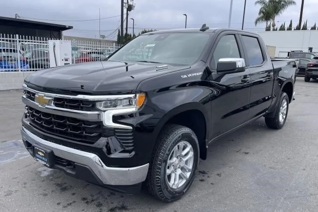 2025 Chevrolet Silverado 1500 LT photo 1