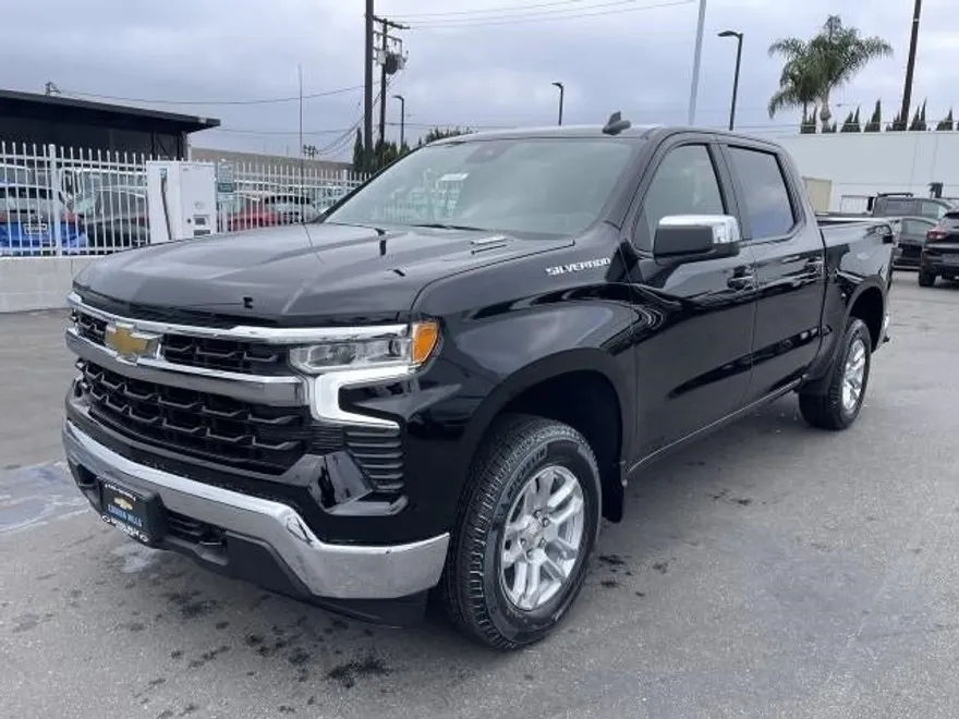 2025 Chevrolet Silverado 1500 LT photo 1