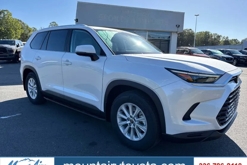 2026 Toyota Highlander Hybrid XLE photo 1