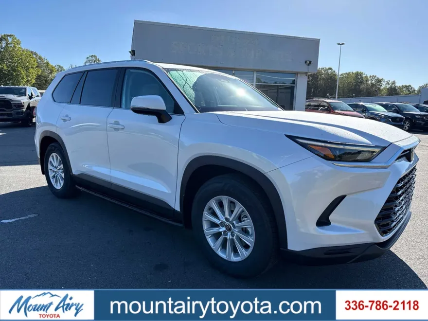 2026 Toyota Highlander Hybrid XLE photo 1