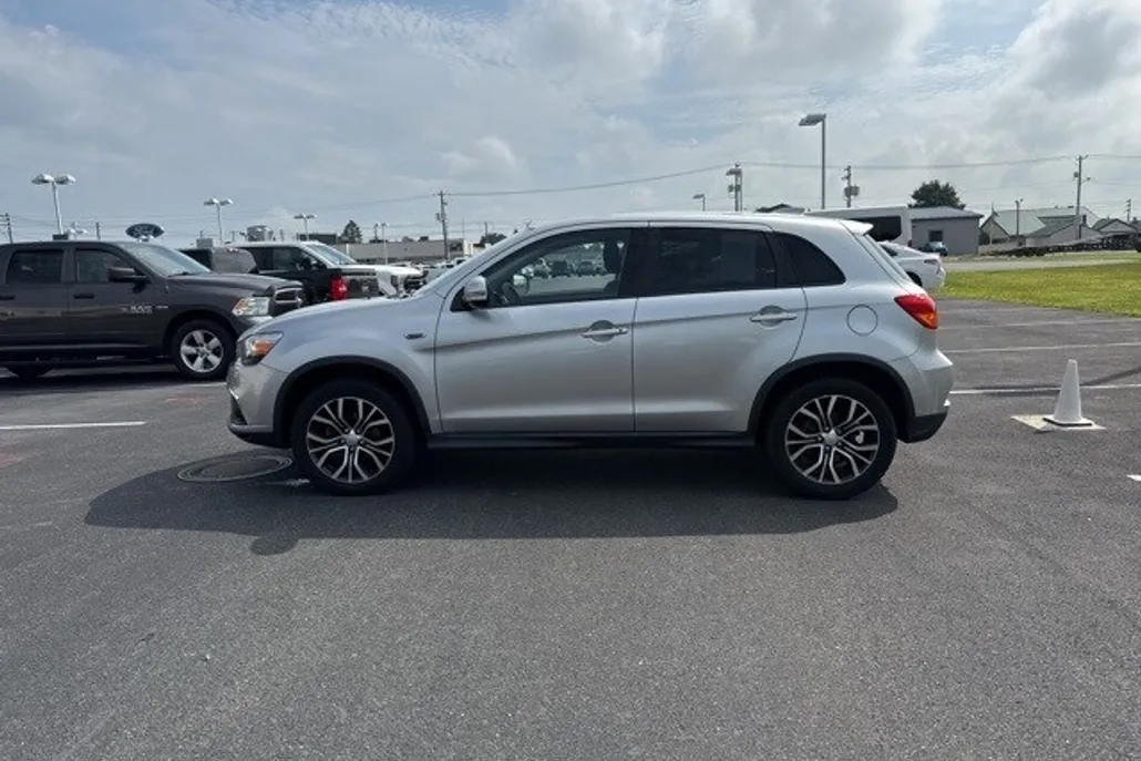 2018 Mitsubishi Outlander Sport ES photo 1