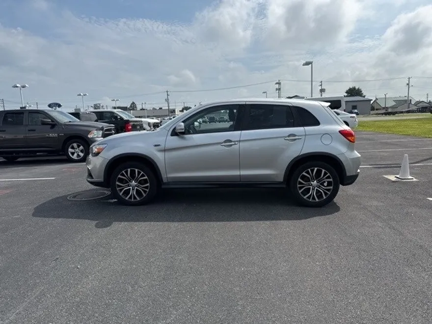 2018 Mitsubishi Outlander Sport ES photo 1