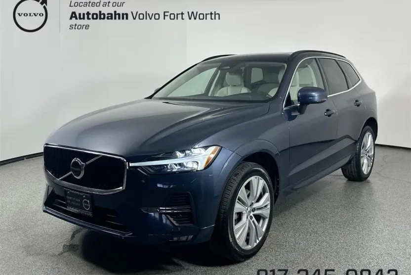 2022 Volvo XC60 Momentum photo 1
