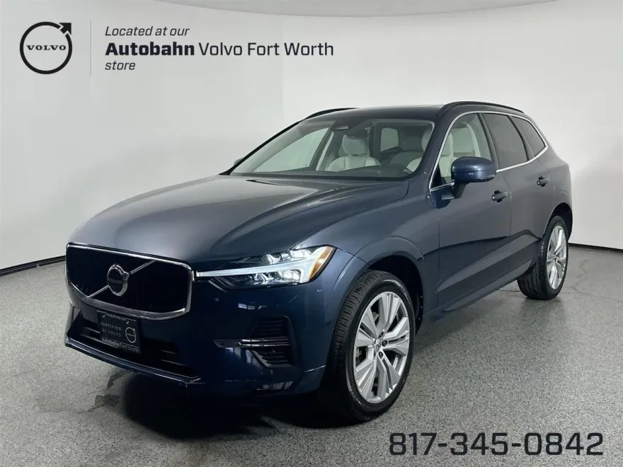 2022 Volvo XC60 Momentum photo 1