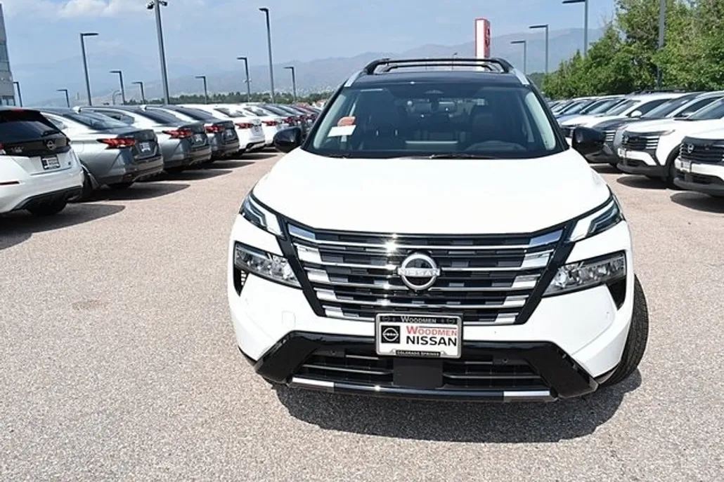 2025 Nissan Rogue AWD Platinum photo 1