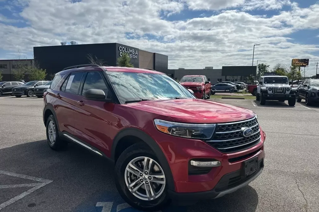 2020 Ford Explorer XLT photo 1