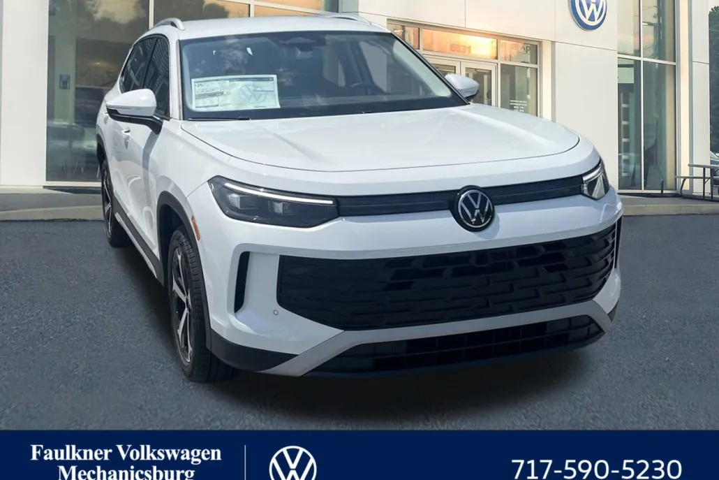 2025 Volkswagen Tiguan SE photo 1
