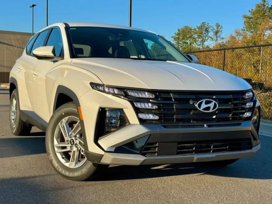 2025 Hyundai Tucson SE photo 1