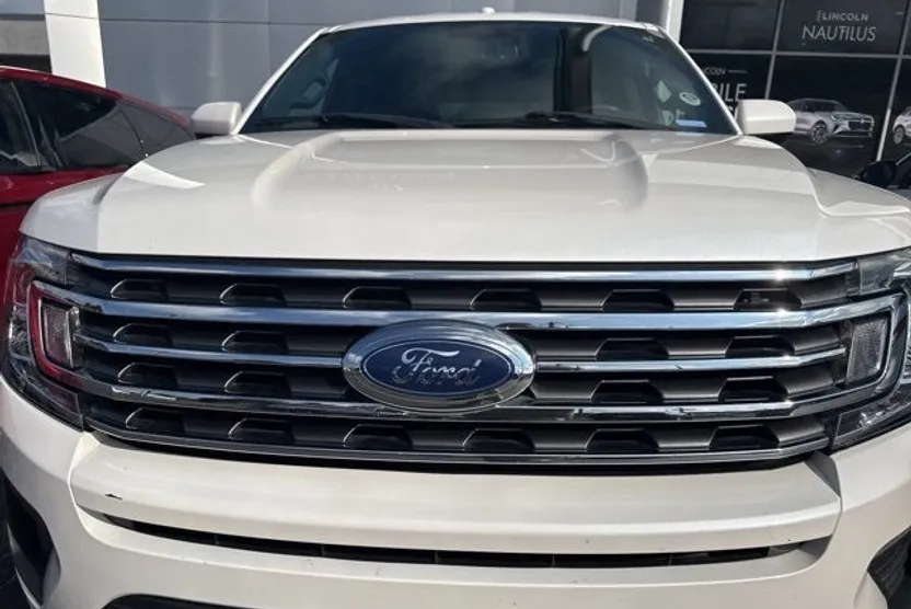 2019 Ford Expedition XLT photo 1