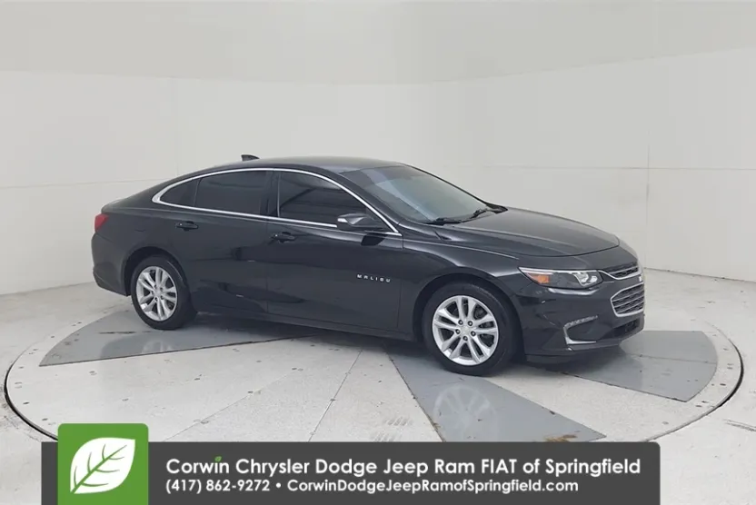 2017 Chevrolet Malibu 1LT photo 1