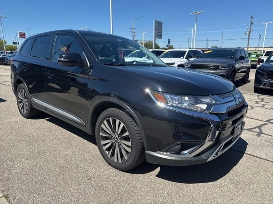 2019 Mitsubishi Outlander SE photo 1
