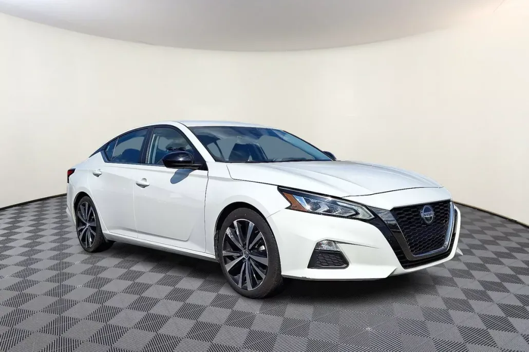 2022 Nissan Altima 2.5 SR photo 1