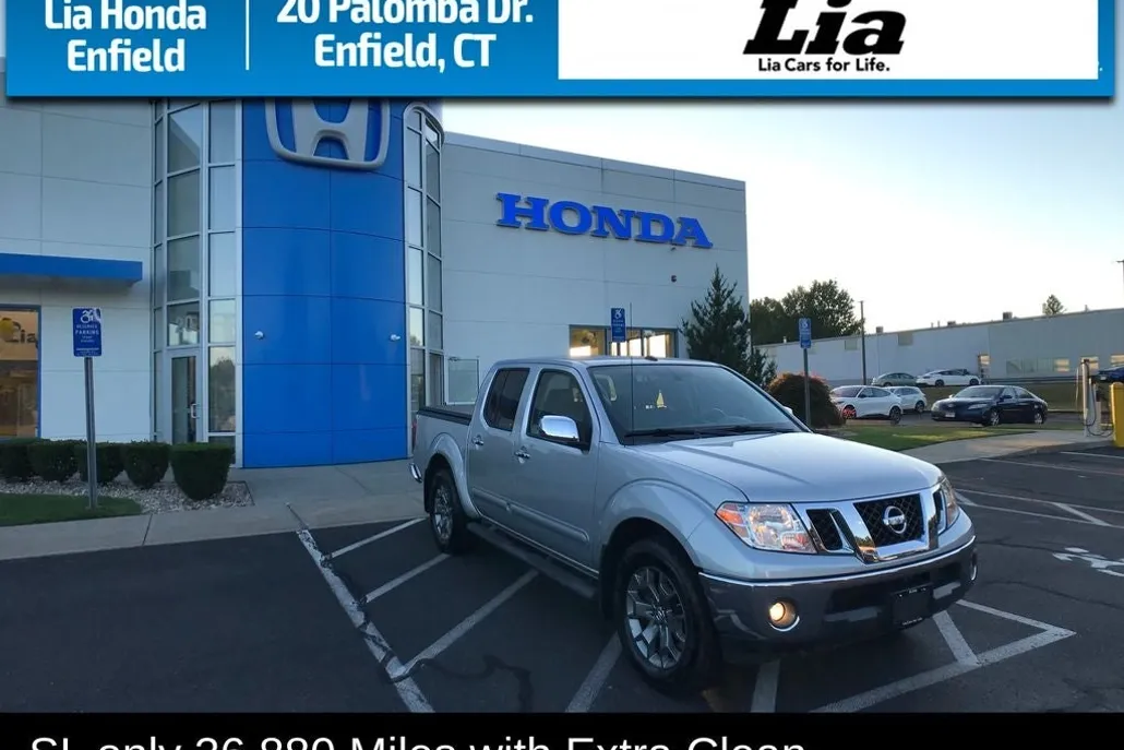 2019 Nissan Frontier SL Crew Cab photo 1