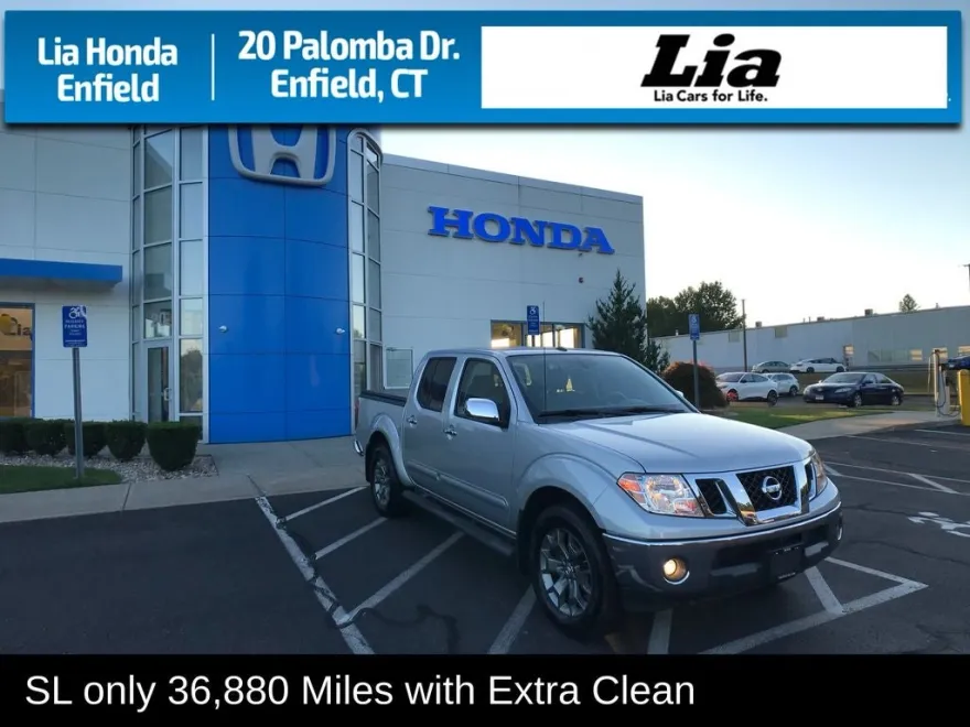 2019 Nissan Frontier SL Crew Cab photo 1