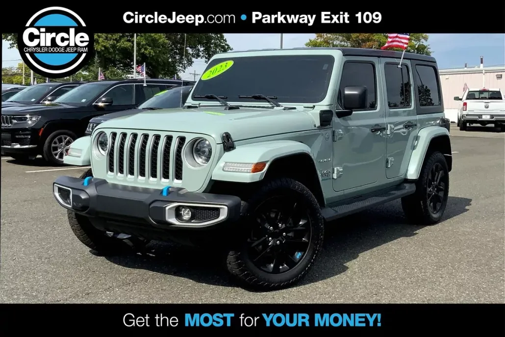 2023 Jeep Wrangler 4xe Sahara photo 1
