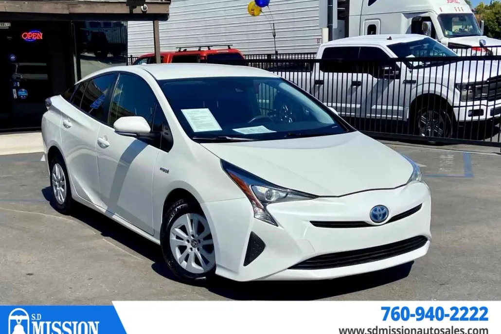 2018 Toyota Prius One photo 1
