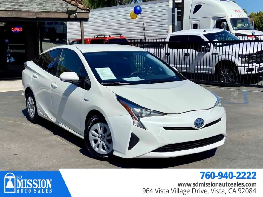 2018 Toyota Prius One photo 1