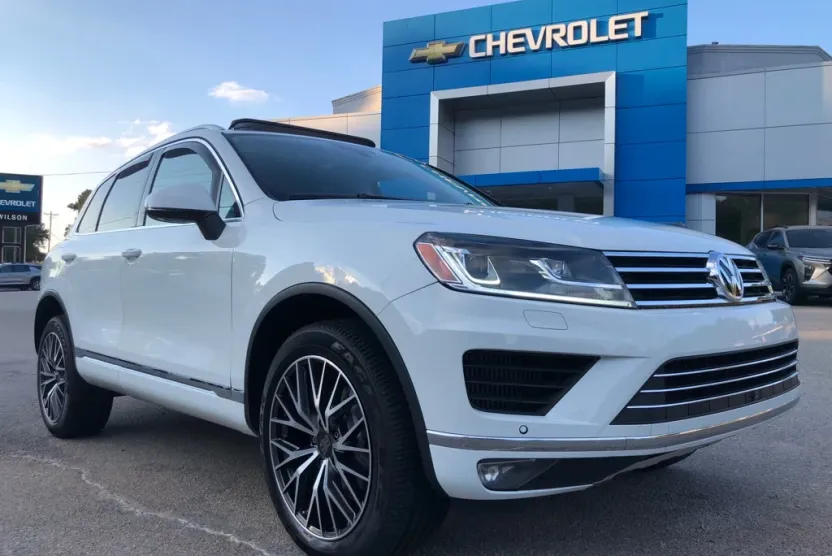2015 Volkswagen Touareg Sport photo 1