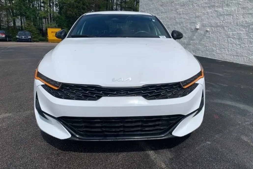 2022 Kia K5 GT-Line photo 1