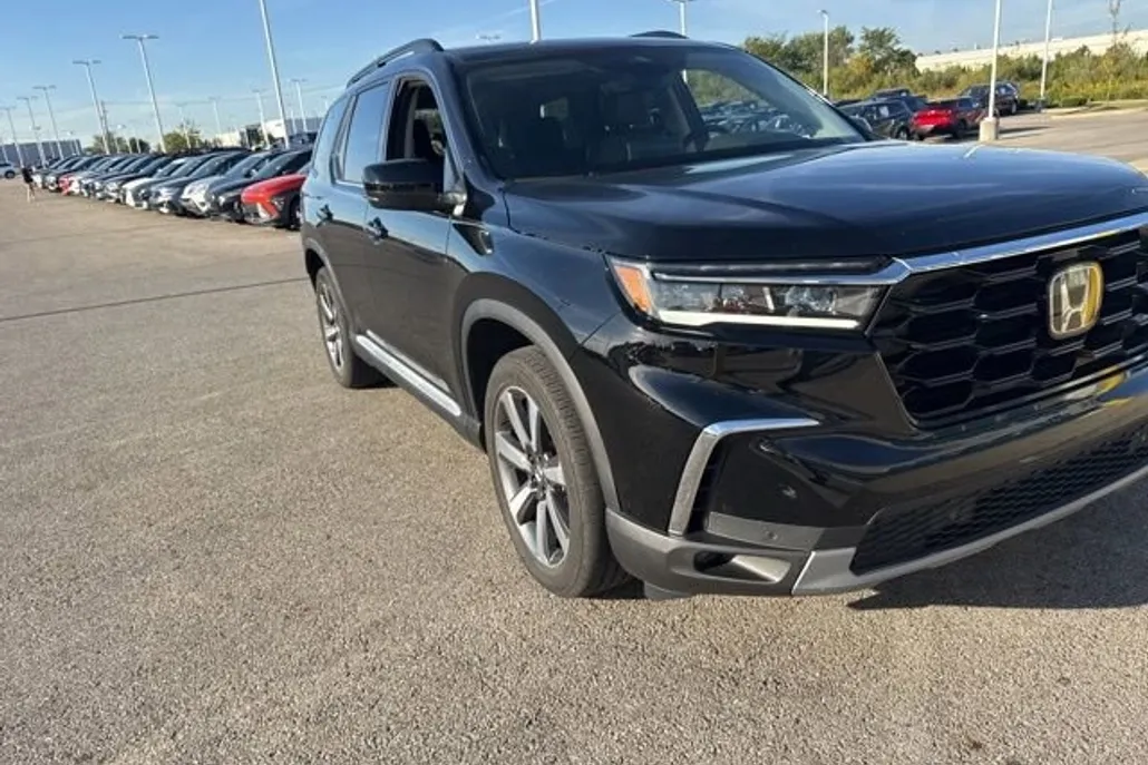 2023 Honda Pilot Touring photo 1
