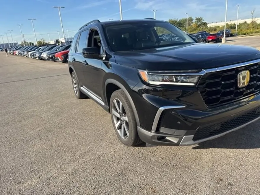 2023 Honda Pilot Touring photo 1