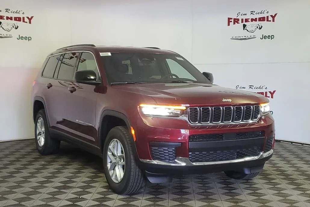 2025 Jeep Grand Cherokee Laredo photo 1