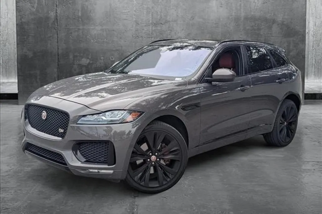 2017 Jaguar F-PACE S photo 1